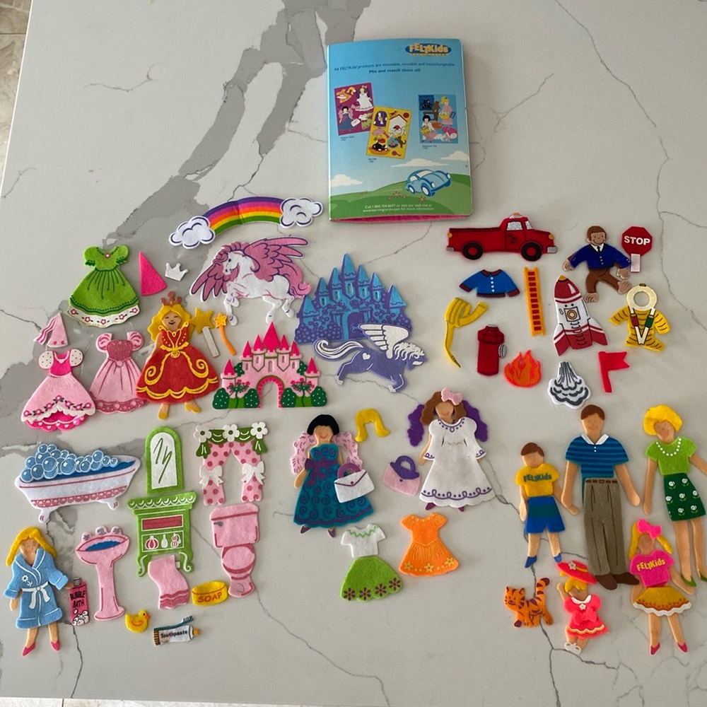 Felt Kids Fold and Go Felt Board and Figure Play Sets